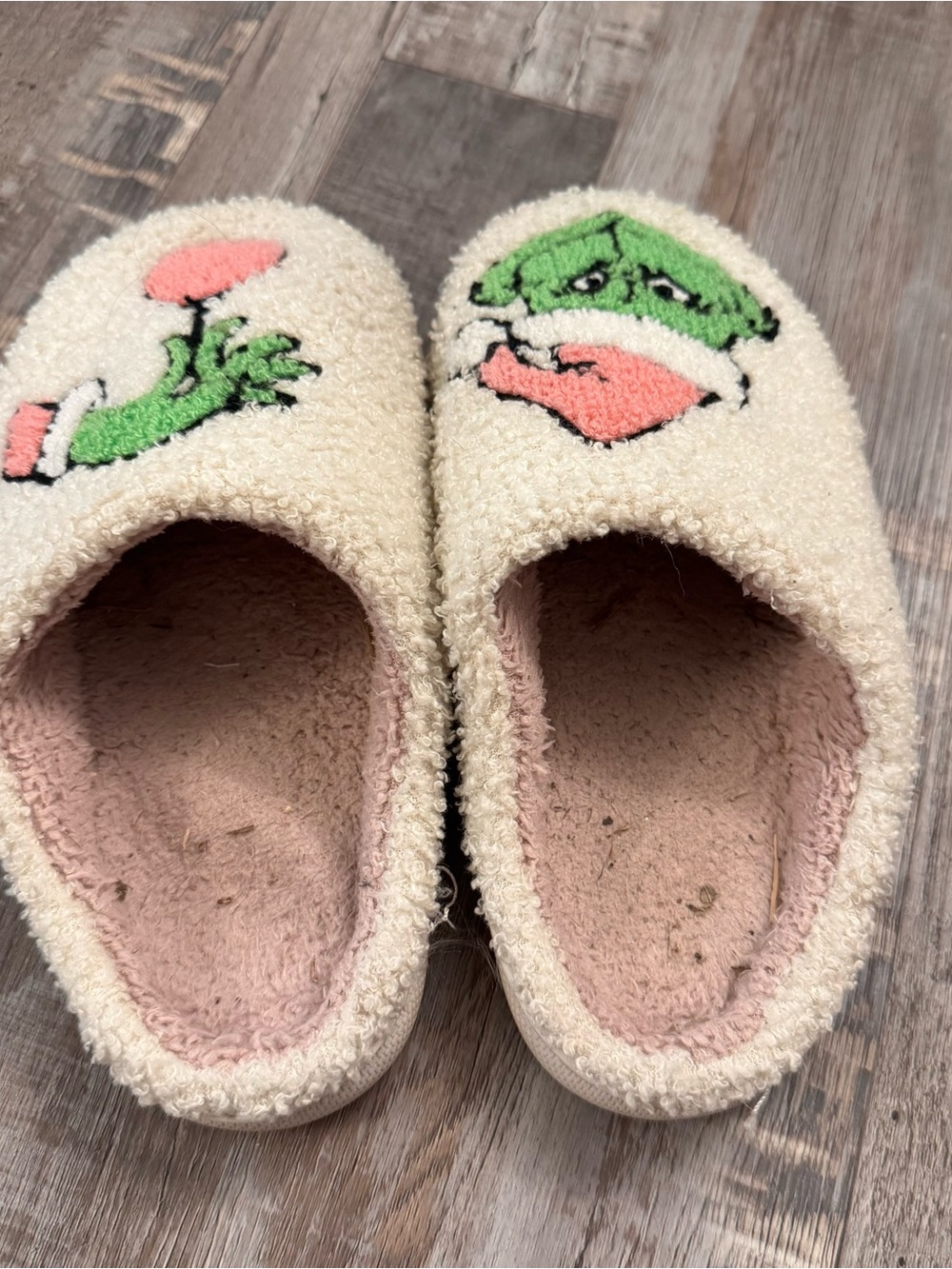 Worn out grinch themed slippers. Women size 7